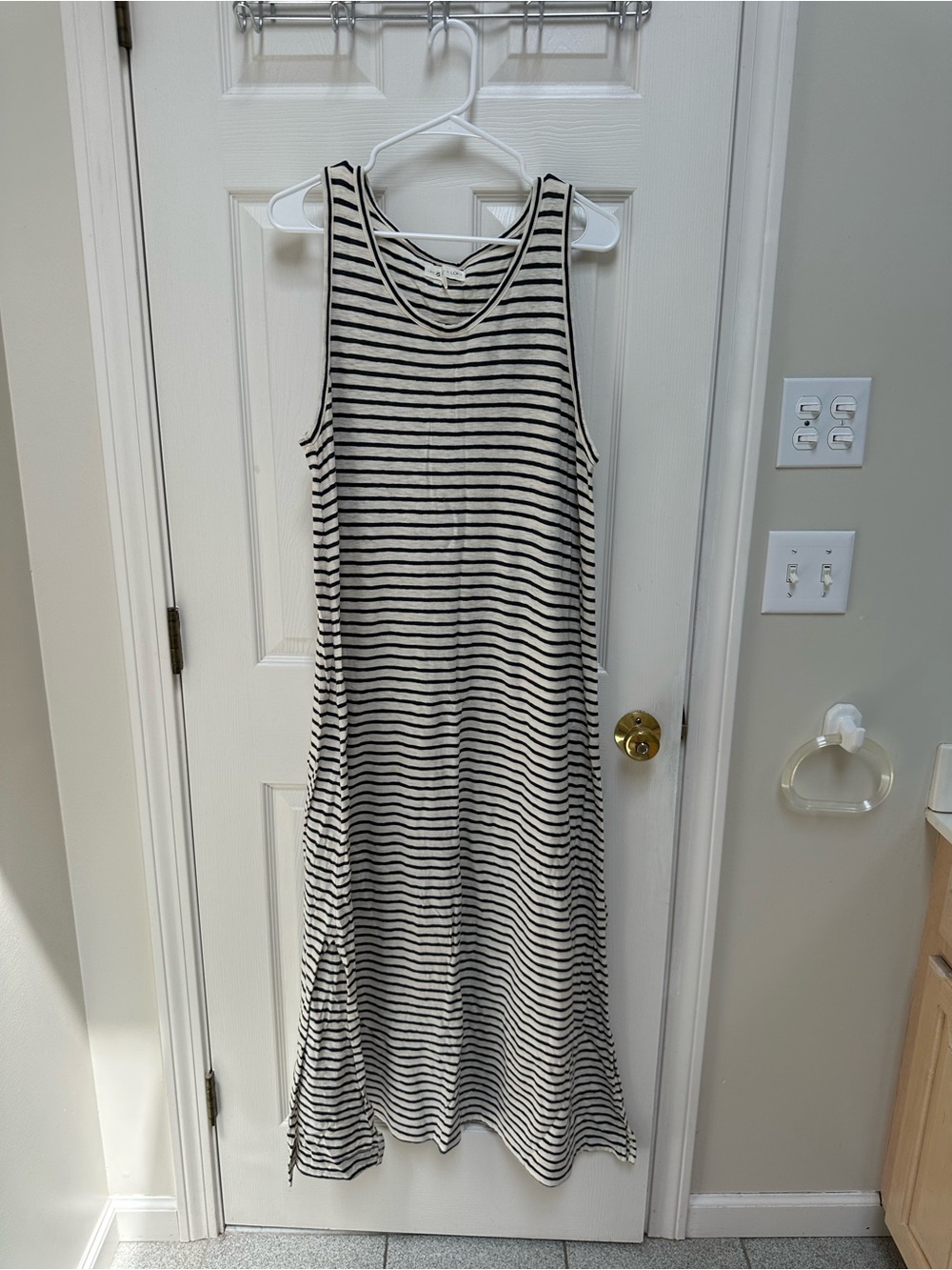 EUC Lou & Grey Maxi Dress - Navy & White
